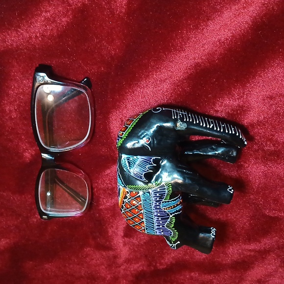 Handmade painted boho elephant decor - Picture 11 of 11